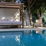 Gyra Villa *