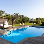 Villa Gyra *