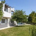 Gyra Villa *