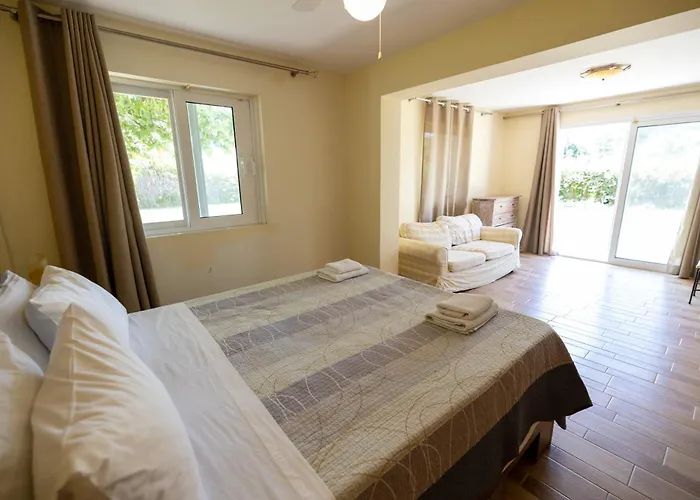 Gyra Villas Βίλα